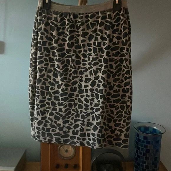 ❤️ 5/$15 Adrienne Vittadini midi skirt - Picture 1 of 3